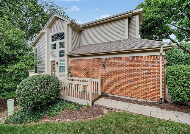 Photo 2 of Townhouse for sale at 3932 W Summit Ridge Dr, Beavercreek, OH 45430 | MLS# 968626 | Listing updated on 2026-09-28
