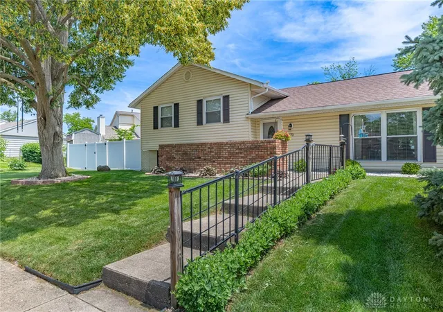 Photo 3 of Sale Pending at 270 Evergreen Dr, Springboro, OH 45066 | MLS# 968544 | Listing updated on 2026-09-21