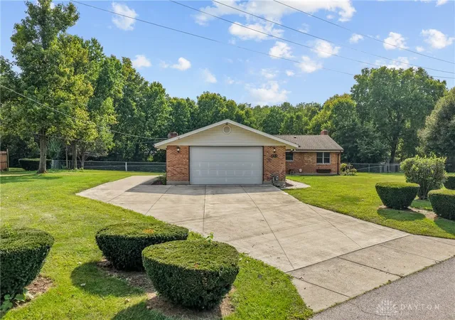Photo 3 of Sale Pending at 802 Range Ave, Miamisburg, OH 45342 | MLS# 968703 | Listing updated on 2026-09-14