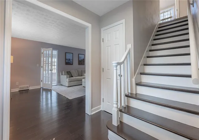 Photo 2 of Sale Pending at 104 Acacia Dr, Oakwood, OH 45409 | MLS# 966758 | Listing updated on 2026-09-14