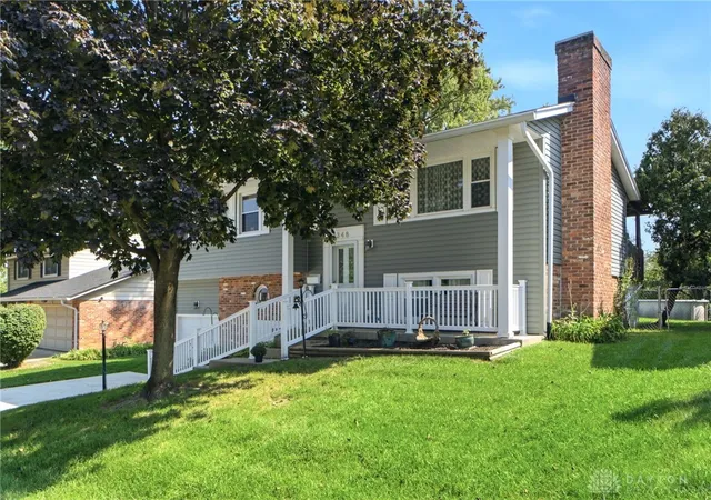 Photo 3 of Single family home for sale at 348 Ridgewood Dr, Fairborn, OH 45324 | MLS# 968629 | Listing updated on 2026-10-02