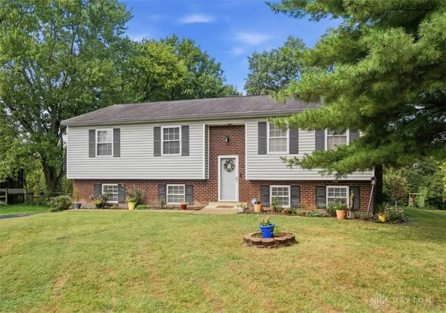 Photo 3 of Sale Pending at 7709 Whitehall Cir, West Chester, OH 45069 | MLS# 968718 | Listing updated on 2026-10-05