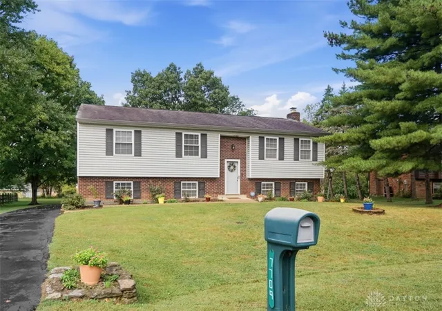 Photo 3 of Sale Pending at 7709 Whitehall Cir, West Chester, OH 45069 | MLS# 968718 | Listing updated on 2026-10-05
