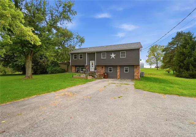 Photo 4 of Sale Pending at 1733 Newlove Rd, South Charleston, OH 45368 | MLS# 968706 | Listing updated on 2026-09-23