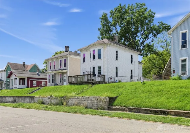 Photo 2 of Single family home for sale at 207 S Shaffer St, Springfield, OH 45506 | MLS# 968713 | Listing updated on 2026-09-11