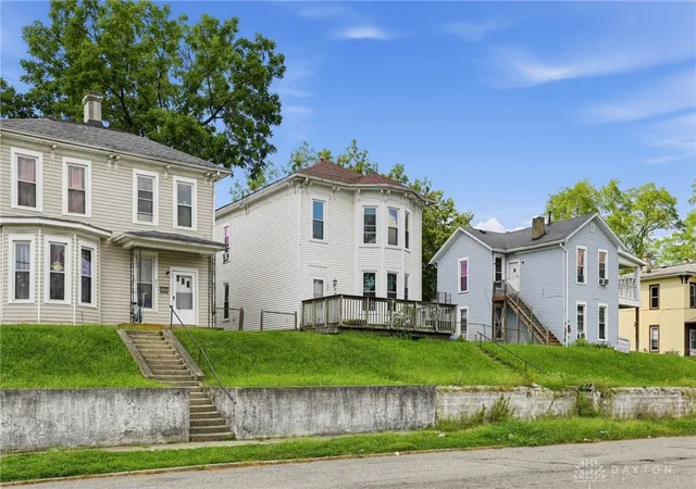 Photo 3 of Single family home for sale at 207 S Shaffer St, Springfield, OH 45506 | MLS# 968713 | Listing updated on 2026-09-11
