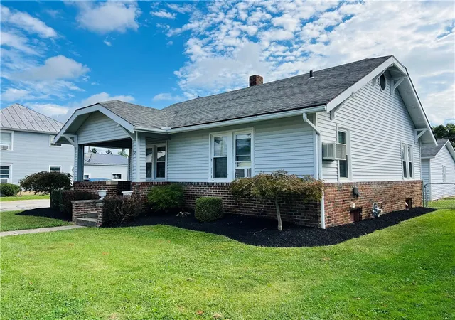 Photo 2 of Single family home for sale at 727 Spring St, Greenville, OH 45331 | MLS# 968731 | Listing updated on 2026-09-13