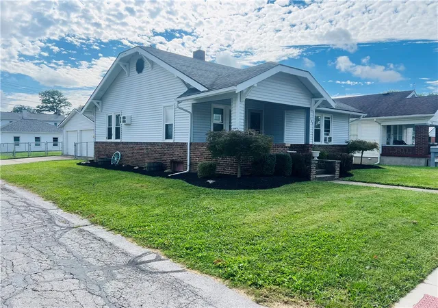 Photo 4 of Single family home for sale at 727 Spring St, Greenville, OH 45331 | MLS# 968731 | Listing updated on 2026-09-13