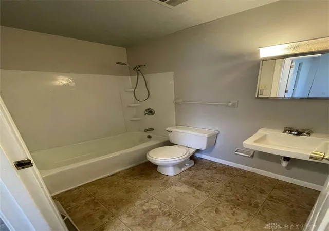 Listing Photo 2 - Condo for sale in building located at 3218 Illinois Ave, Middletown, OH 45042 - Unit #