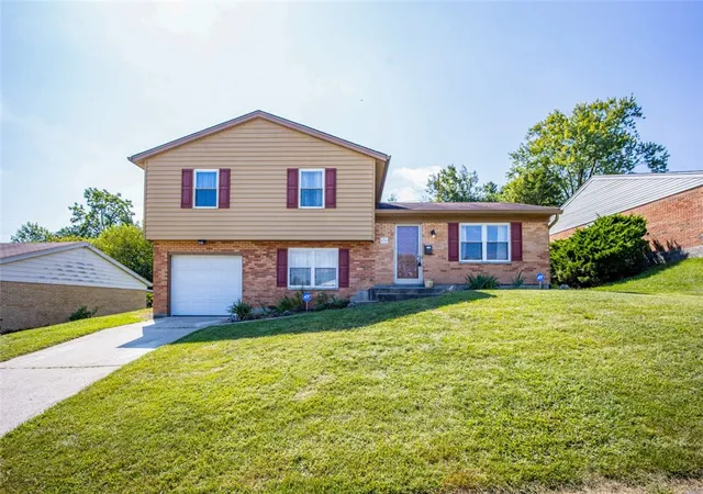 Single family home for sale at 696 Rockford Dr, Hamilton, OH 45013 | MLS# 968749