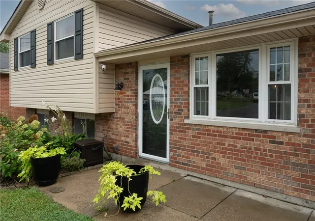 Photo 3 of Sale Pending at 8965 Zoellner Dr, Cincinnati, OH 45251 | MLS# 968695 | Listing updated on 2026-09-25