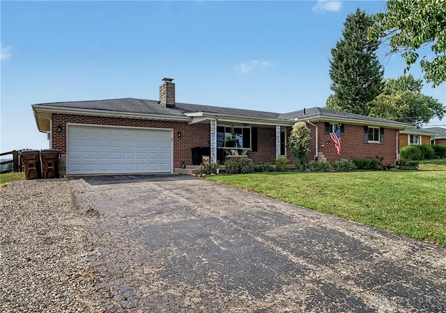 Photo 2 of Single family home for sale at 3871 W Elkton Rd, Hamilton, OH 45011 | MLS# 968685 | Listing updated on 2026-09-11