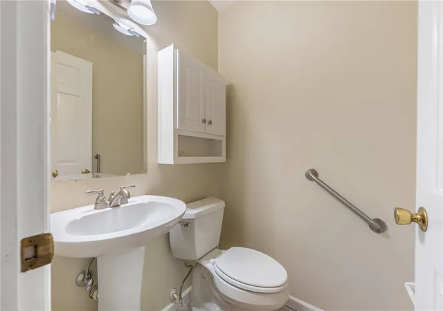 Listing Photo 5 - Condo for sale in building located at 2512 Red Coach Dr, Springfield, OH 45503
