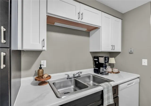 Listing Photo 4 - Condo for sale in building located at 1792 Cherokee Dr, Dayton, OH 45449 - Unit #F