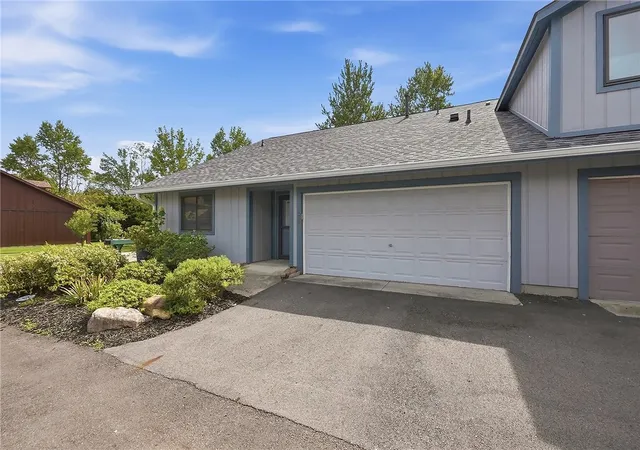 Photo 3 of Sale Pending at 150 Park Meadows Dr, Yellow Springs, OH 45387 | MLS# 967607 | Listing updated on 2026-09-17