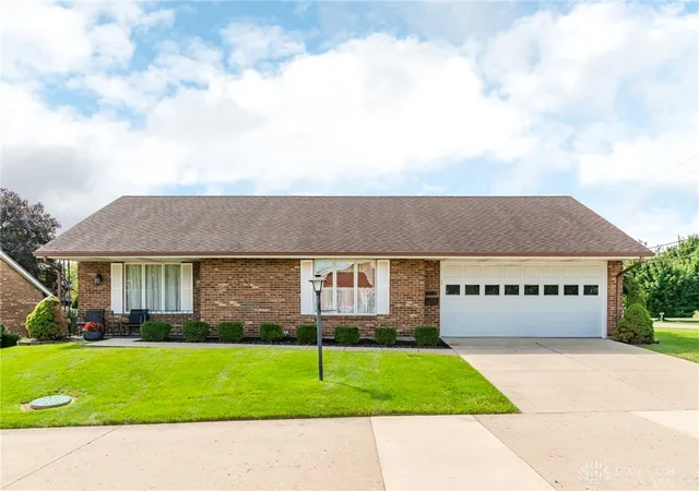 Photo 2 of Single family home for sale at 1011 Abington Pl, Springfield, OH 45503 | MLS# 968498 | Listing updated on 2026-09-12