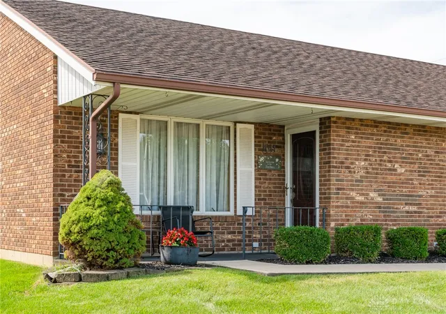 Photo 3 of Single family home for sale at 1011 Abington Pl, Springfield, OH 45503 | MLS# 968498 | Listing updated on 2026-09-12