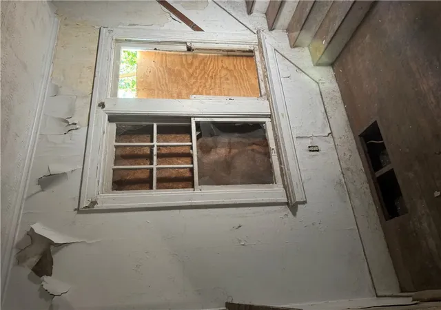 Listing Photo 4 - Condo for sale in building located at 137 W Norman Ave, Dayton, OH 45405