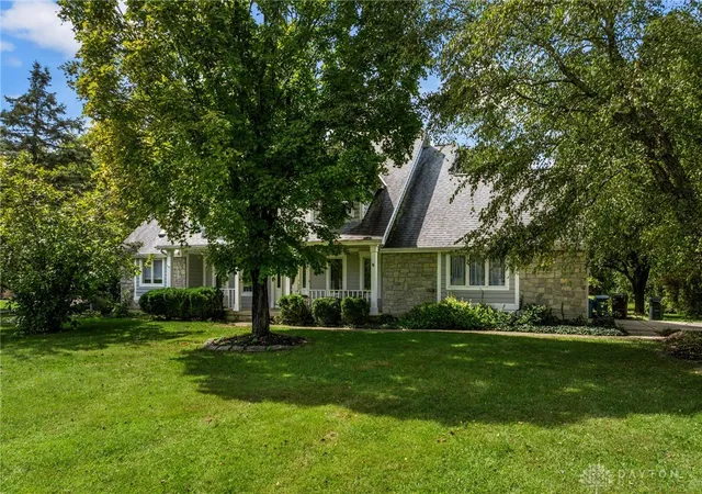 Photo 3 of Single family home for sale at 1161 Orchard Run Dr, Lebanon, OH 45036 | MLS# 968837 | Listing updated on 2026-10-06