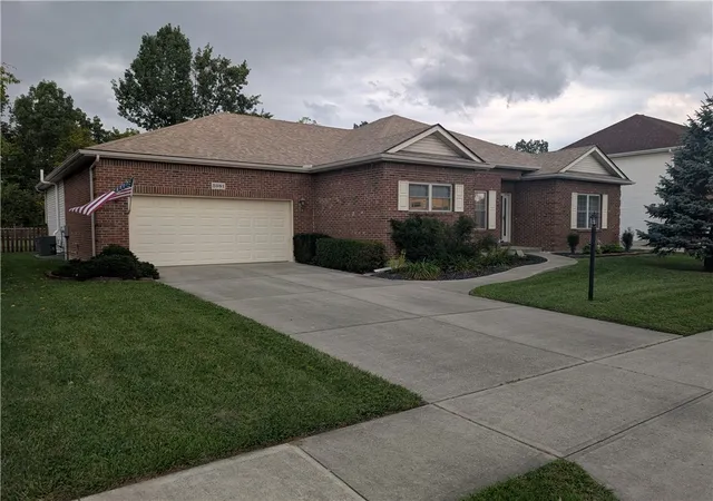 Photo 2 of Single family home for sale at 5981 Oak Ridge Dr, Dayton, OH 45424 | MLS# 968597 | Listing updated on 2026-10-02