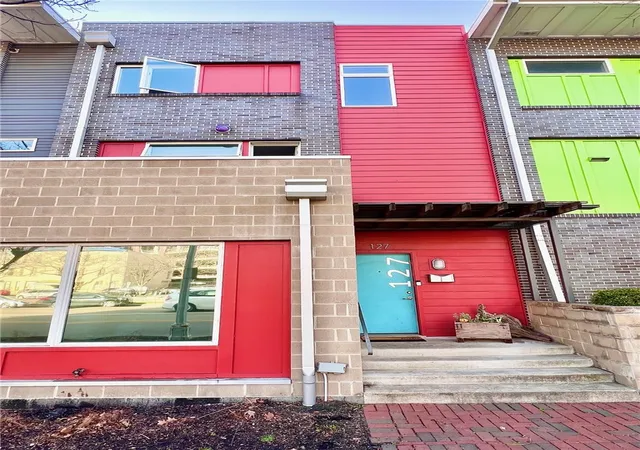Photo 3 of Sale Pending at 127 N Patterson Blvd, Dayton, OH 45402 | MLS# 968658 | Listing updated on 2026-09-18