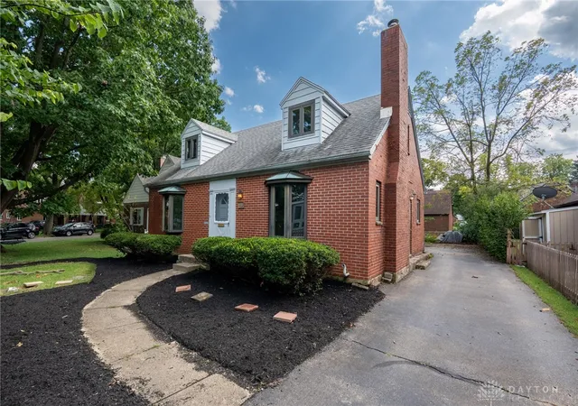 Photo 2 of Single family home for sale at 406 Spirea Dr, Oakwood, OH 45419 | MLS# 968889 | Listing updated on 2026-10-04