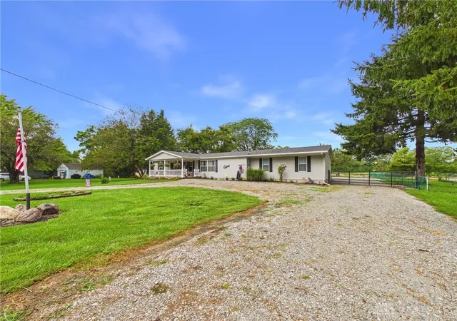 Photo 3 of Sale Pending at 6365 Springfield Xenia Rd, Springfield, OH 45502 | MLS# 968810 | Listing updated on 2026-09-18