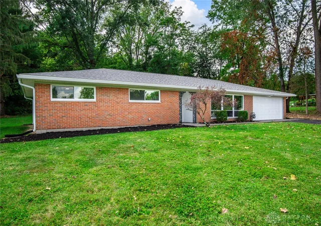 Photo 3 of Single family home for sale at 2743 Ironwood Dr, Springfield, OH 45504 | MLS# 968811 | Listing updated on 2026-10-07