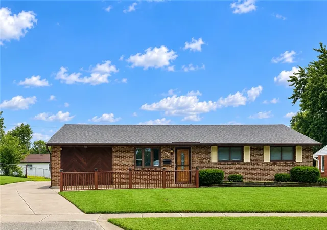 Photo 2 of Sale Pending at 6566 Highbury Rd, Dayton, OH 45424 | MLS# 968911 | Listing updated on 2026-09-22