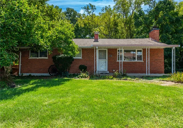 Photo 1 of Sale Pending at 712 Peach Orchard Dr, Dayton, OH 45449 | MLS# 968839 | Listing updated on 2026-09-23