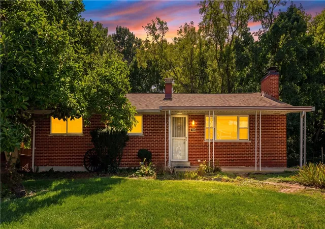 Photo 2 of Sale Pending at 712 Peach Orchard Dr, Dayton, OH 45449 | MLS# 968839 | Listing updated on 2026-09-23