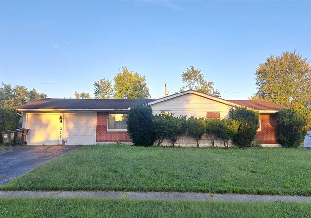 Photo 2 of Single family home for sale at 316 Carthage Pl, Dayton, OH 45426 | MLS# 968951 | Listing updated on 2026-09-15
