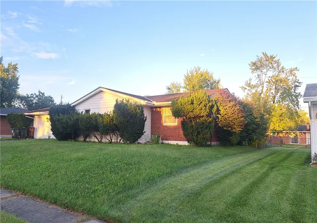 Photo 3 of Single family home for sale at 316 Carthage Pl, Dayton, OH 45426 | MLS# 968951 | Listing updated on 2026-09-15