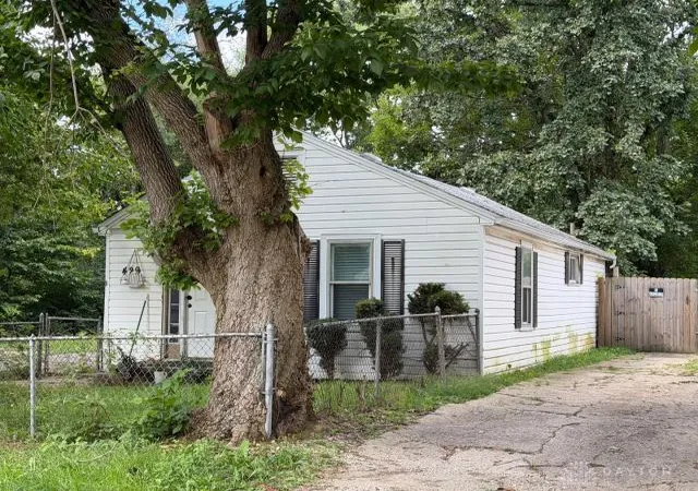 Photo 2 of Sale Pending at 429 Rohrer Blvd, Dayton, OH 45404 | MLS# 968990 | Listing updated on 2026-10-01