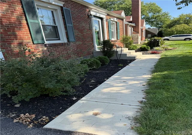 Photo 3 of Single family home for sale at 1213 Alta Vista Dr, Dayton, OH 45420 | MLS# 968992 | Listing updated on 2026-09-18