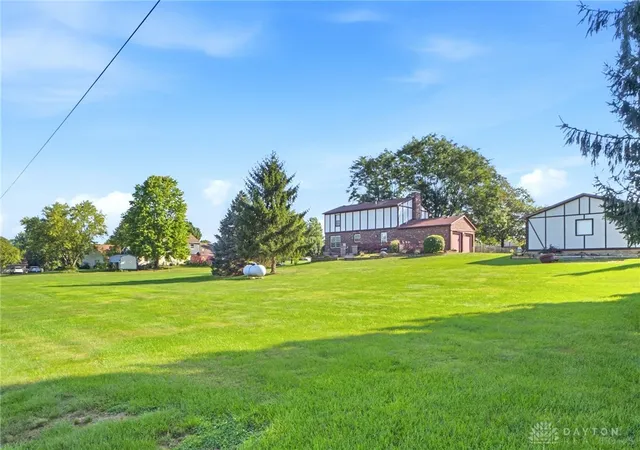 Photo 4 of Sale Pending at 5375 S Hickory Ct, Lewisburg, OH 45338 | MLS# 968903 | Listing updated on 2026-09-27