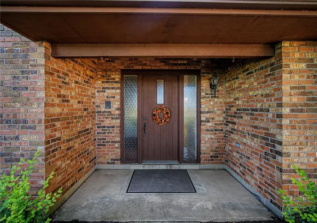 Photo 3 of Sale Pending at 389 Brush Row Rd, Xenia, OH 45385 | MLS# 968466 | Listing updated on 2026-10-07
