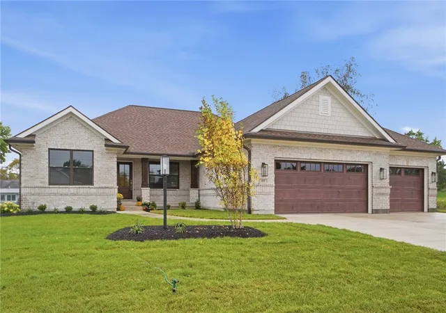 Photo 2 of Single family home for sale at 115 Cedar Crk Cir, Springboro, OH 45066 | MLS# 969015 | Listing updated on 2026-10-07