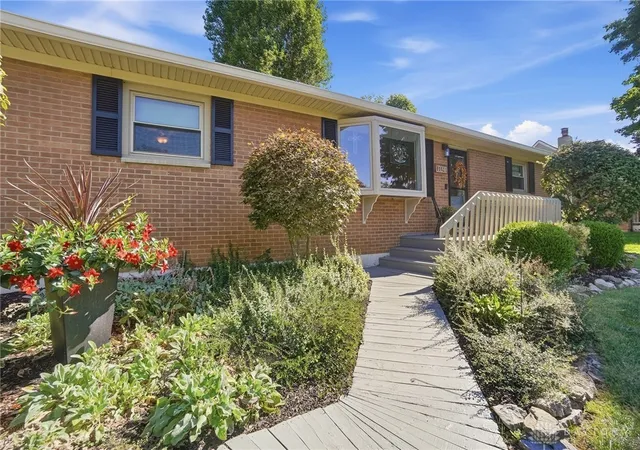 Photo 2 of Sale Pending at 2724 Preston Dr, Springfield, OH 45506 | MLS# 969018 | Listing updated on 2026-09-28
