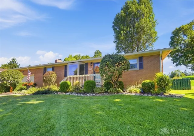 Photo 3 of Sale Pending at 2724 Preston Dr, Springfield, OH 45506 | MLS# 969018 | Listing updated on 2026-09-28