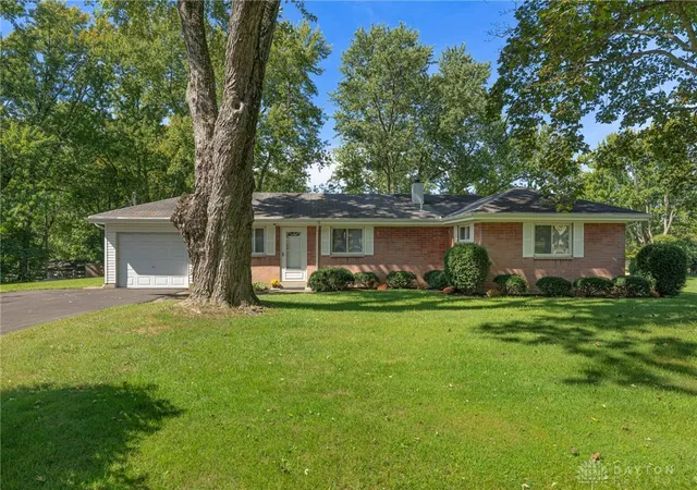 Photo 1 of Single family home for sale at 1663 Curlett Dr, Beavercreek, OH 45432 | MLS# 969046 | Listing updated on 2026-09-16