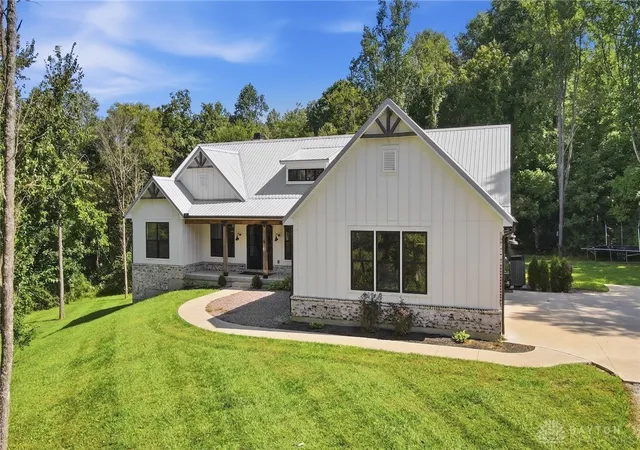 Photo 2 of Single family home for sale at 210 Blue Jay Way, Wilmington, OH 45177 | MLS# 968958 | Listing updated on 2026-09-17