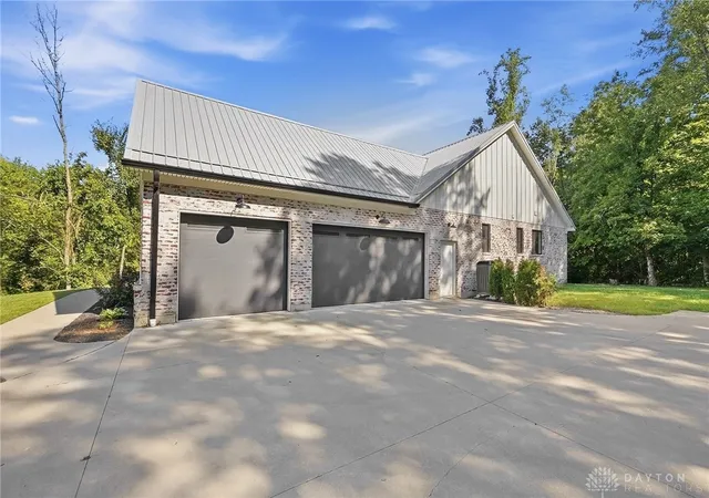 Photo 4 of Single family home for sale at 210 Blue Jay Way, Wilmington, OH 45177 | MLS# 968958 | Listing updated on 2026-09-17