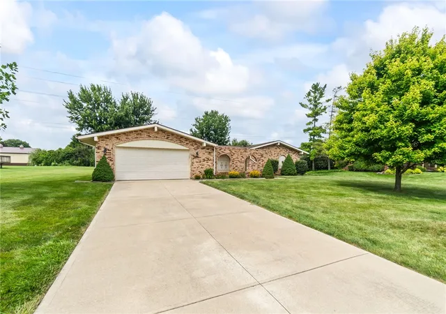 Photo 2 of Single family home for sale at 845 Burnside Dr, Tipp City, OH 45371 | MLS# 969017 | Listing updated on 2026-09-29