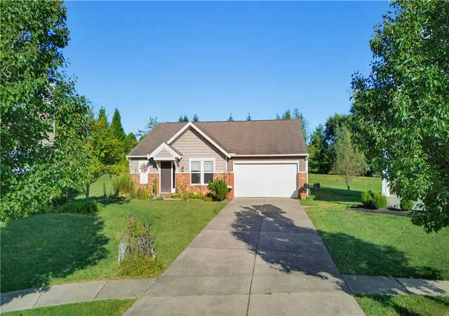 Photo 2 of Single family home for sale at 1581 Black Wolf Dr, Lebanon, OH 45036 | MLS# 969058 | Listing updated on 2026-10-03