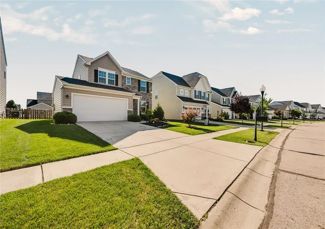 Photo 3 of Single family home for sale at 6207 Willow Oak Dr, Tipp City, OH 45371 | MLS# 968899 | Listing updated on 2026-10-01