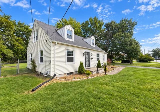 Photo 3 of Single family home for sale at 4 Richmond Ave, London, OH 43140 | MLS# 969093 | Listing updated on 2026-09-17