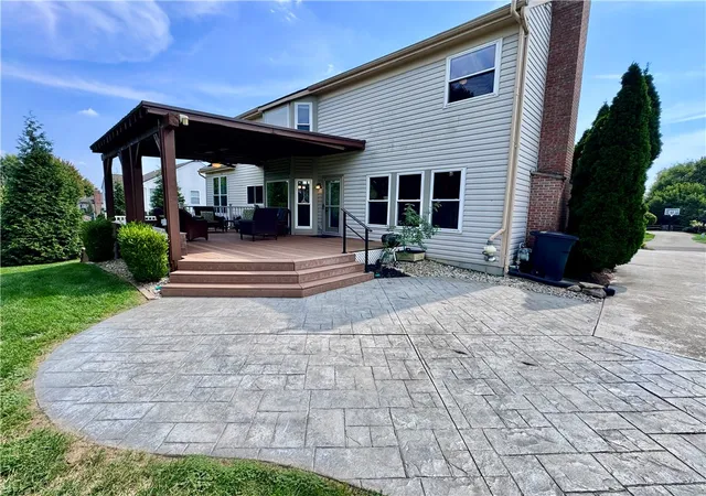 Photo 3 of Sale Pending at 6218 Hedgerow Dr, West Chester, OH 45069 | MLS# 969047 | Listing updated on 2026-09-20