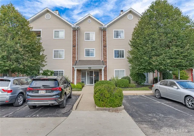 Condo for sale at 310 Carrington Pl #10-106, Loveland, OH 45140 | MLS# 969081