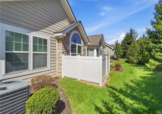 Photo 3 of Townhouse for sale at 4706 Cobblestone Dr, Tipp City, OH 45371 | MLS# 968894 | Listing updated on 2026-09-18